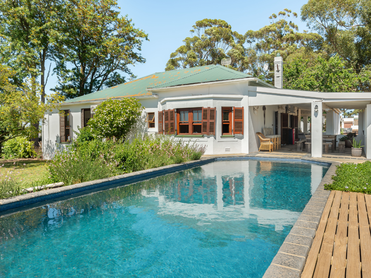 Balance to Bloom at Abbots Hill farm accomodation and swimming pool