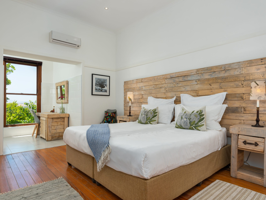 Balance to Bloom at Abbots Hill room image 1